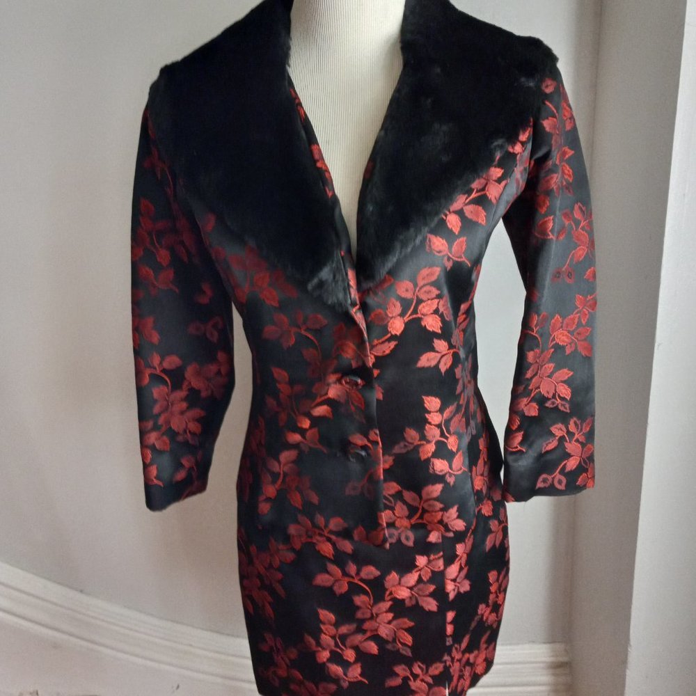 BEBE JACQUARD BLACK RED FAUX FUR COLLAR MINI SKIRT SUIT M SKIRT 6 JACKET 8